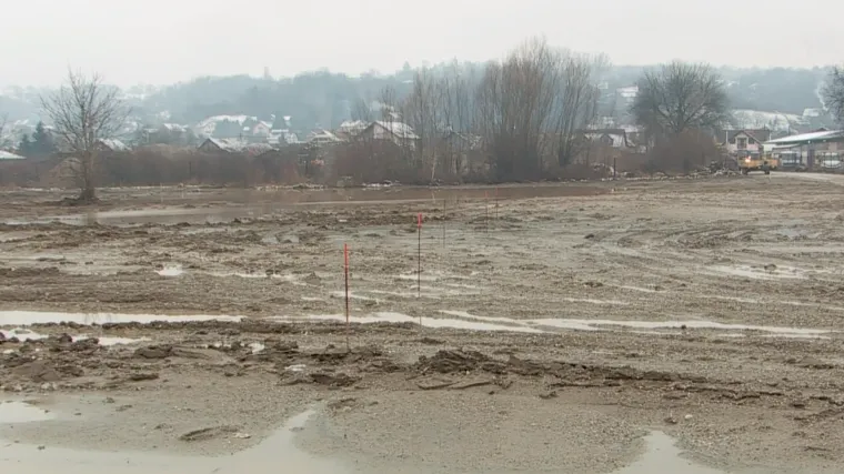 Gdje je zapelo? Ni nakon dva tjedna u petrinjskom kontejnerskom naselju jo&scaron; nema ni jednog kontejnera