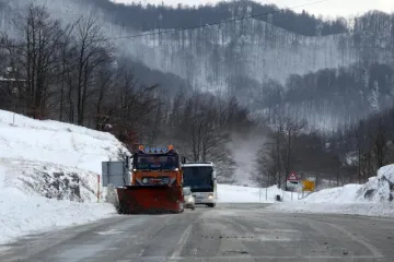 Zatvorena Sljemenska cesta, u prekidu trajektne i katamaranske linije