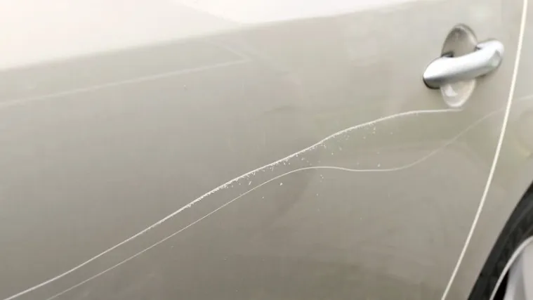 Dolijao serijski grebač auta u Sesvetama; Ukupno ih je oštetio oko 200, a razlog je - bizaran