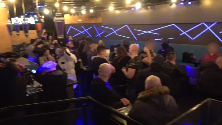 VIDEO Policija upala u zagrebački kafić u kojem se zabavljalo vi&scaron;e od 30 osoba: Gostima kazne, a vlasniku prijava