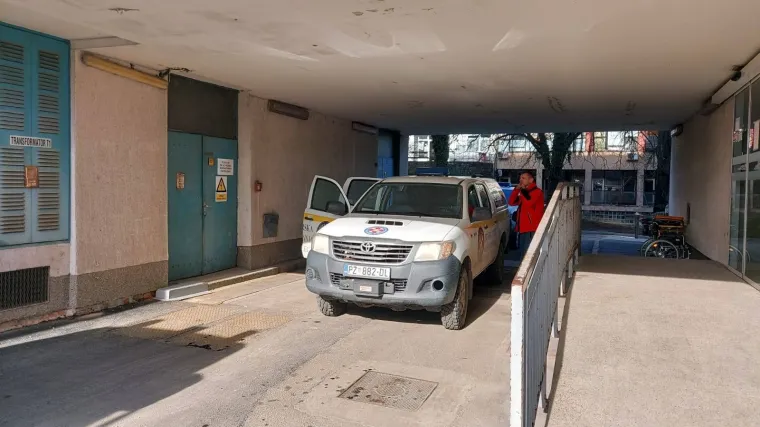 Hitna intervencija: HGSS spa&scaron;avao mladića sa željeznom &scaron;ipkom od armature u nozi