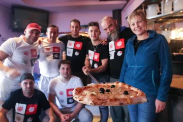 Pizza majstori u manje od mjesec dana podijelili čak 30.000 pizza u Petrinji!