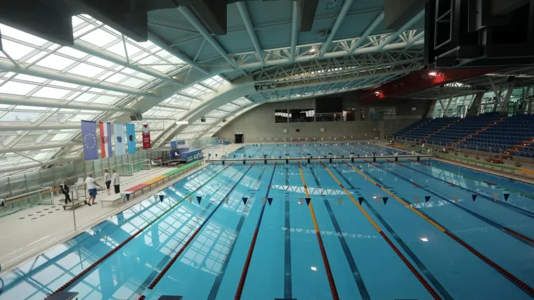 Neke mjere popu&scaron;taju već u ponoć, ali preporuke nisu ba&scaron; jasne: Tu&scaron;iranje prije bazena je obvezno, ali Stožer ga ne odobrava?