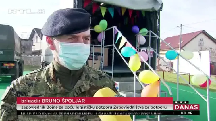 Pogledajte kako je Hrvatska vojska organizirala igraonicu za djecu u svom kamionu i izmamila im osmjehe na lice