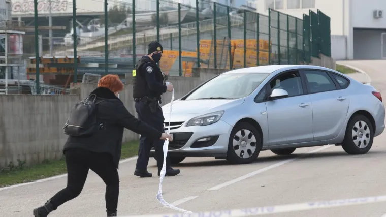 Policija upozorava: 'Ako vidite sivu &Scaron;kodu KAROQ, ne prilazite. Odmah nas zovite. Počinitelj nije mrtav'