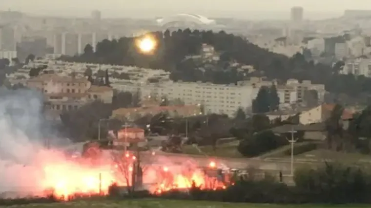 Pomahnitali navijači francuskog velikana napali i zapalili trening centar; Odgođena i utakmica