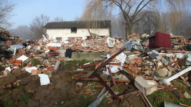 Donacije Konzulata Srbije u Vukovaru: Stigli kontejneri obiteljima na potresom pogođenim područjima