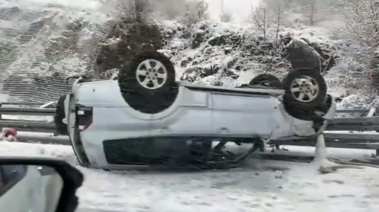 Zbog snijega i snažnih udara vjetra pote&scaron;koće u prometu