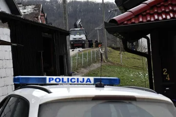 Osim zbog trostrukog ubojstva u pokušaju, pokrenuta je istraga i zbog posjedovanja eksplozivnih tvari