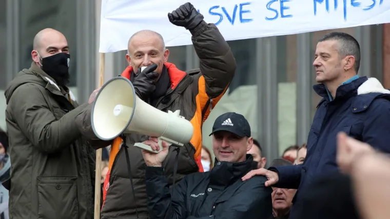 Uhićeni vlasnik teretane na prosvjedu: 'Pozivam političare da dođu kod mene na trening. Naučit ćete ne&scaron;to korisno'