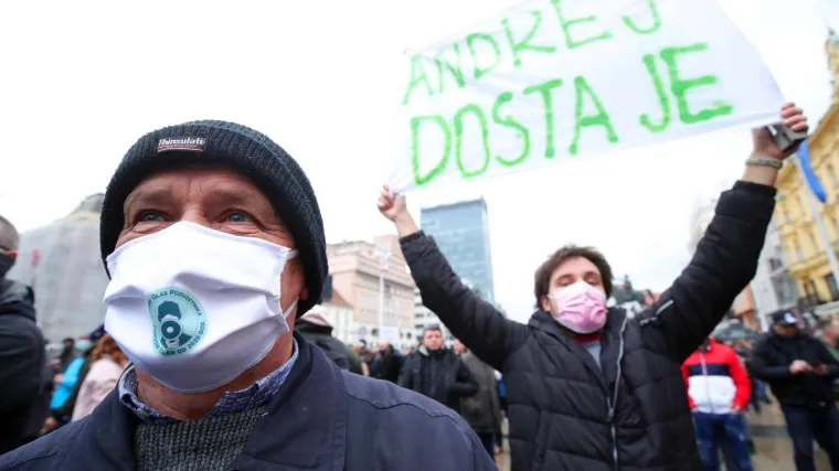 FOTO Pogledajte poruke Andreju Plenkoviću s prosvjeda poduzetnika - hoće li mu biti bar malo neugodno?