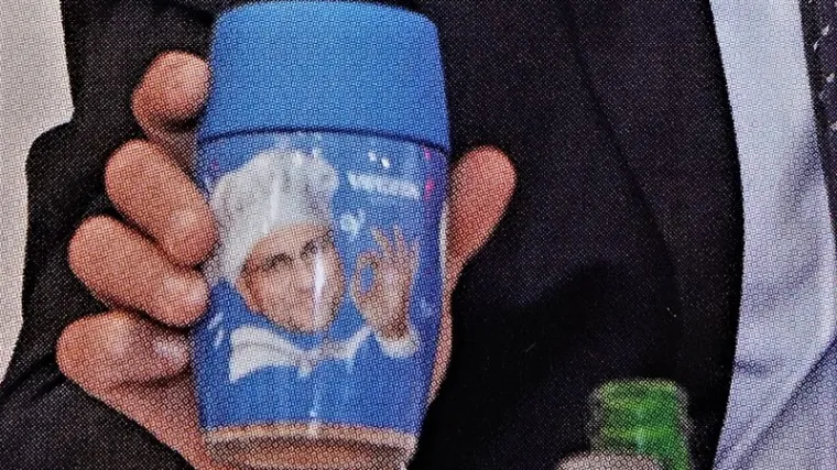 Nije šala: Andrej Plenković na ambalaži Vegete umjesto kuhara s brčićima!