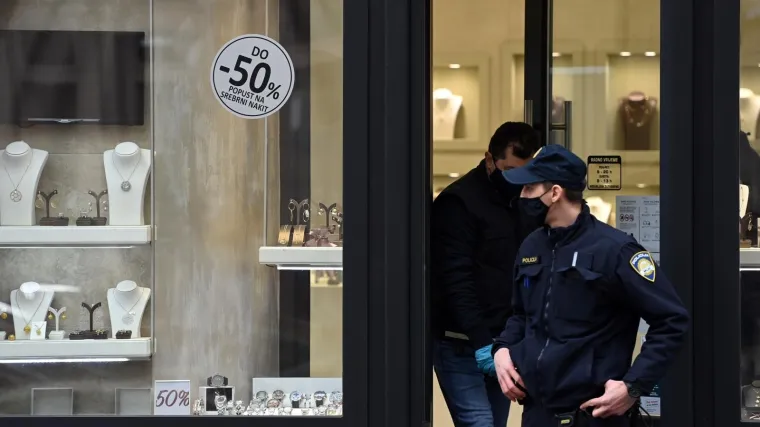 FOTO Lopovi iskoristili prosvjed i opljačkali poznatu zlatarnu u Ilici