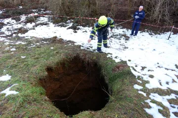 Udaljena je stotinjak metara od kuća; Vatrogasci izmjerili širinu i dubinu