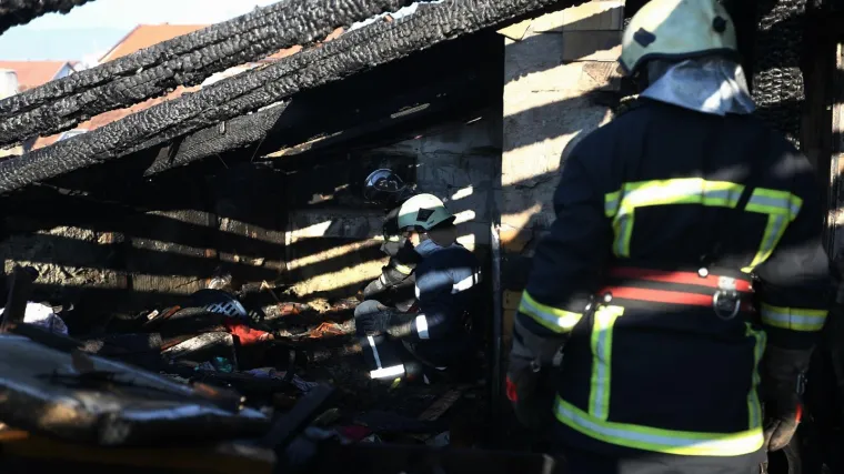 Eksplozija u kući blizu Ploča: Mu&scaron;karac te&scaron;ko ozlijeđen, potpuno izgorjela kuhinja i boravak