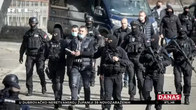 Velikom policijskom akcijom u uhićeno 17 pripadnika kriminalne skupine : 'To nisu nikakvi navijači, nego kriminalci'