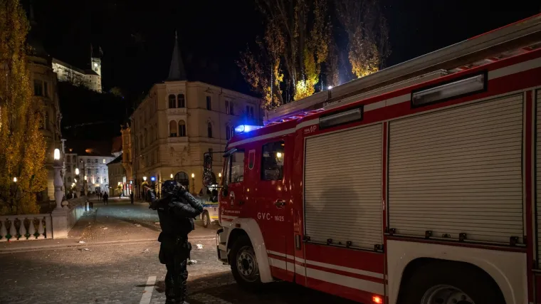 Tri osobe su poginule, navodno otac, sin i njihov susjed