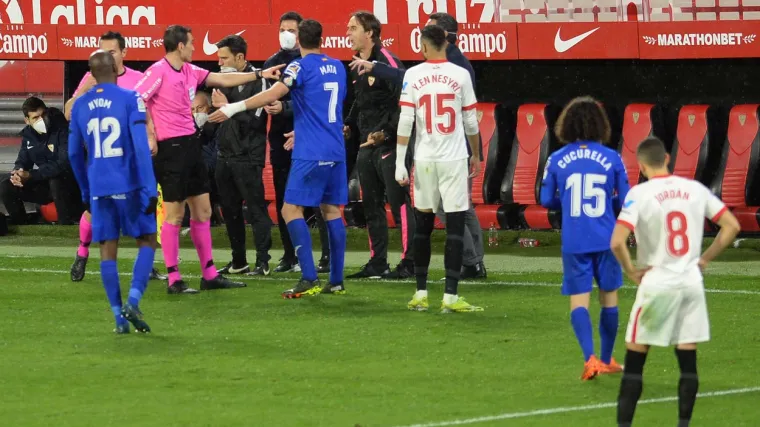 U vrućoj utakmici na Ramon Sanchez Pizjuanu isključena oba trenera