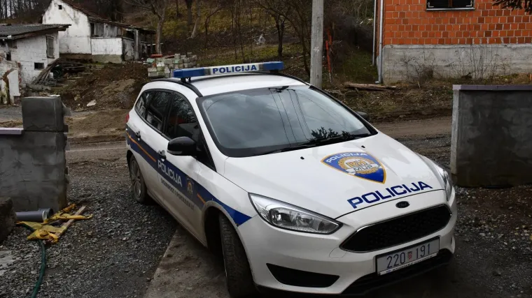 Drama u &Scaron;takorovcu: Policija traži nepoznatog počinitelja koji je izre&scaron;etao kuću