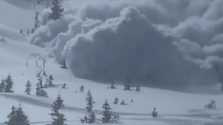 VIDEO Oti&scaron;li su uživati u snježnim radostima kada je krenula lavina i zatrpala ih: 'Bio je mrak, nisam znao gdje sam'