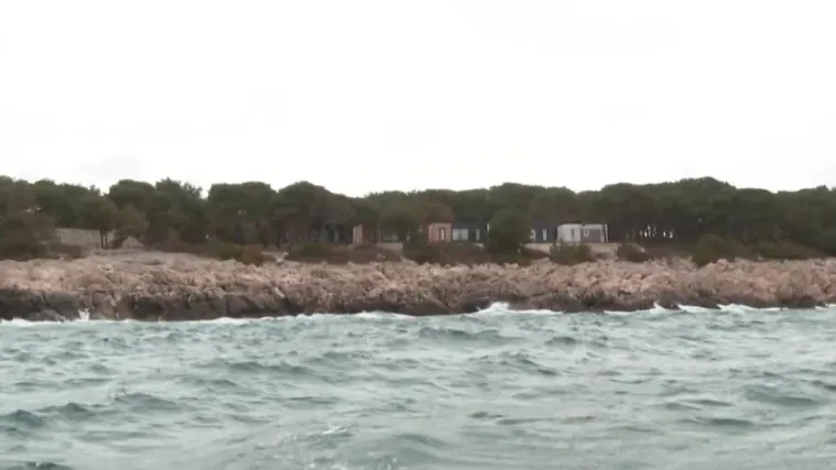 Sumnjiva gradnja: Provjerili smo &scaron;to su Mađari izgradili na biv&scaron;em Todorićevom otoku i za&scaron;to ga je posjetila inspekcija