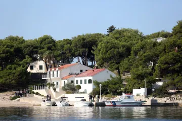 Od države dobili bivši Todorićev ljetnikovac pa ilegalno sagradili devet bungalova