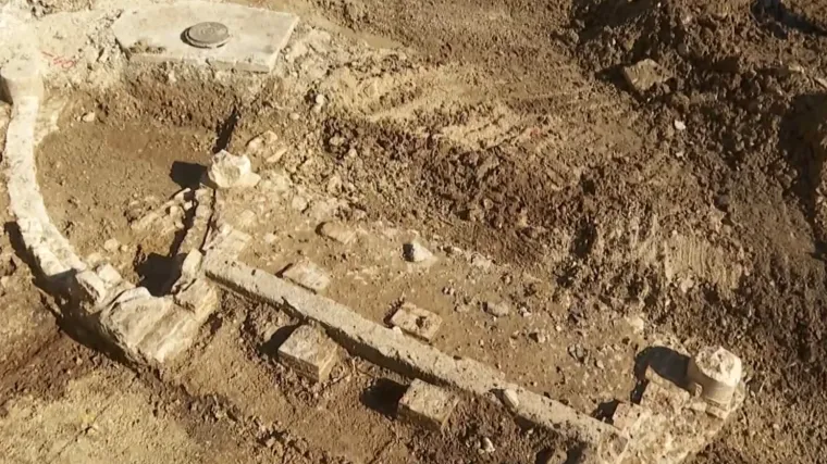 Čim se u Splitu uzme lopata i počnu radovi - eto arheolo&scaron;kog otkrića: Kopanje otkrilo stari svečani ulaz u kazali&scaron;te