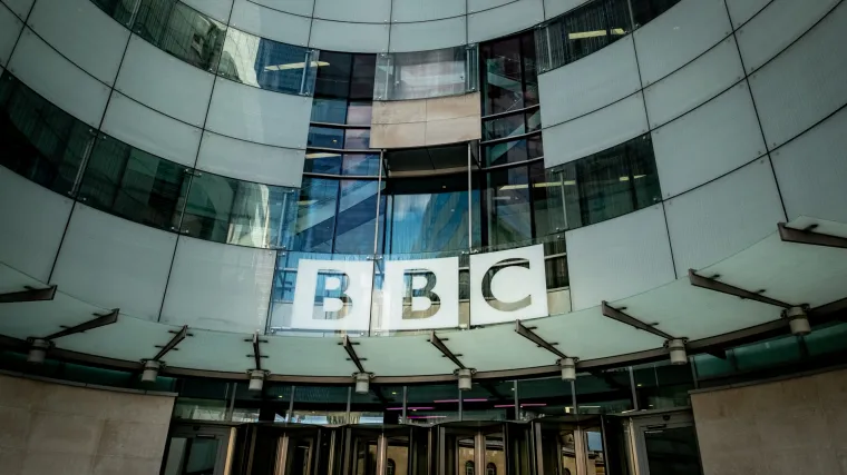 Kina zabranila BBC, London poručuje: 'To je neprihvatljiv napad na slobodu medija'