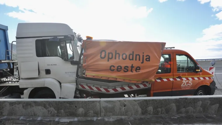 Te&scaron;ka prometna nesreća: Na brzoj cesti Solin-Klis teretnjak naletio na radnike ophodarske službe. Jedan je poginuo