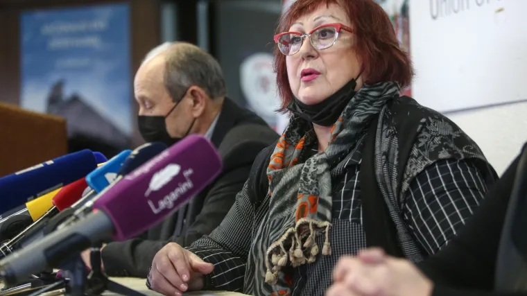 Umirovljenici protiv AstraZenece za starije od 65: Od Vlade traže da im isplati milijardu kuna covid dodataka