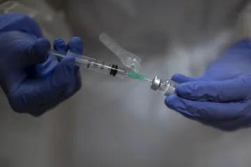 Afera s cijepljenjem preko reda trese Hrvatsku: Izvan prioritetnih skupina cijepilo se više od 4000 osoba