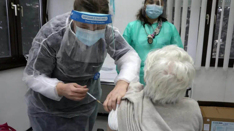 A čini se i da će hitno odobriti rusko cjepivo