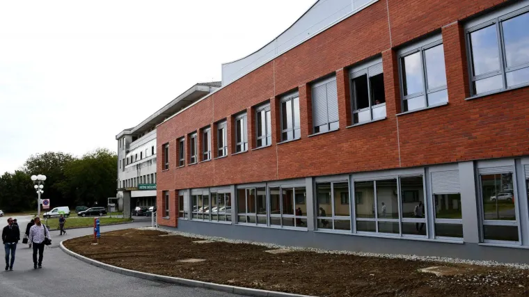 Pretukao suprugu pa ju odveo u bolnicu, a onda prijetio svima - i medicinskom osoblju i policajcima