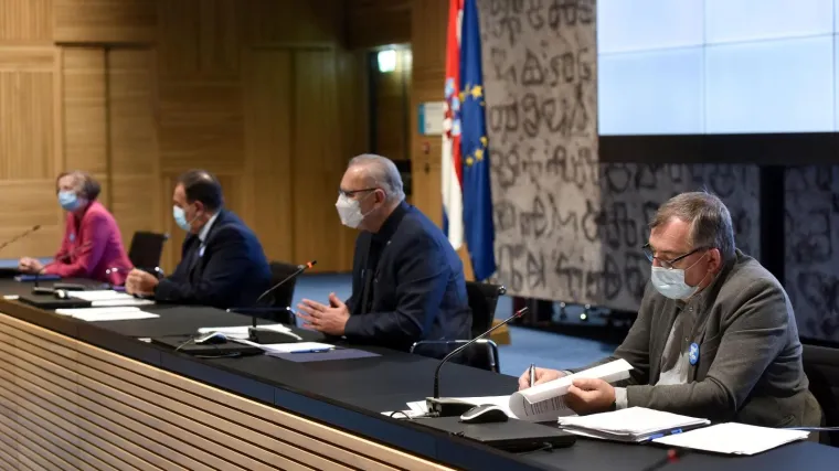 Imamo 375 novozaraženih i 25 preminulih; Kreće popu&scaron;tanje mjera; EU dogovara opskrbu cjepiva s jo&scaron; jednim proizvođačem