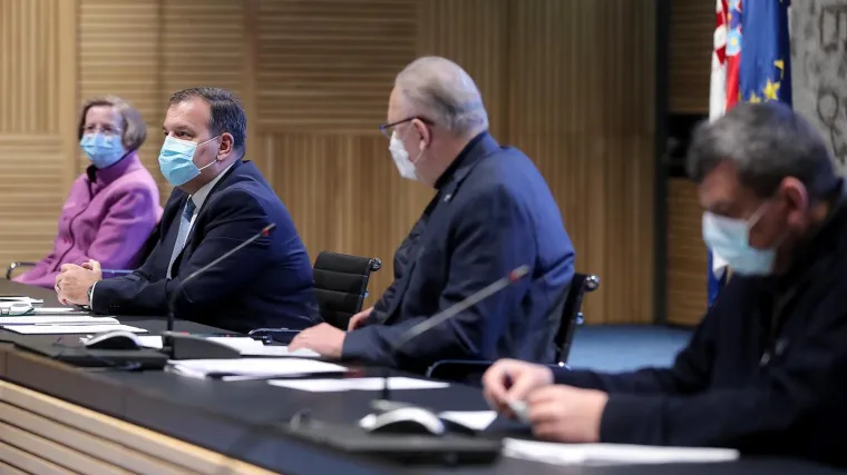 Burno na presici Stožera! Markotić pitali hoće dati ostavku: 'Barem jedno od vas koji sad tu sjedite se cijepilo prije reda'