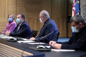 Burno na presici Stožera! Markotić pitali hoće dati ostavku: 'Barem jedno od vas koji sad tu sjedite se cijepilo prije reda'