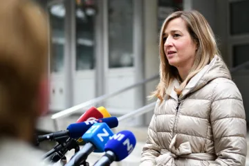 'U vama nema ni trunke samokritike. Podnesite ostavku!'