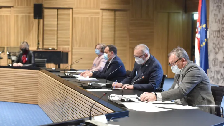 'Ako ste bliže oltaru, bolje čujete misu...'