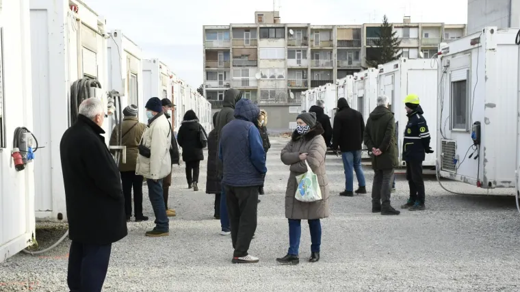 Prvi stanovnici u naselju s 80 stambenih kontejnera u Petrinji, uskoro izgradnja i u Glini: 'Ne trebam ni&scaron;ta bolje - bitno da se ima gdje prespavati'