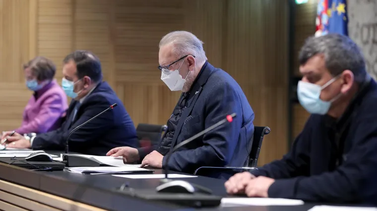 Imamo 379 novozaraženih, preminulo je 17 osoba, a na respiratoru je 89 pacijenata