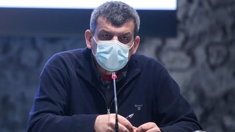 'Doći će se do toga da će se ljude na cesti lovi da se ne baci cjepivo'