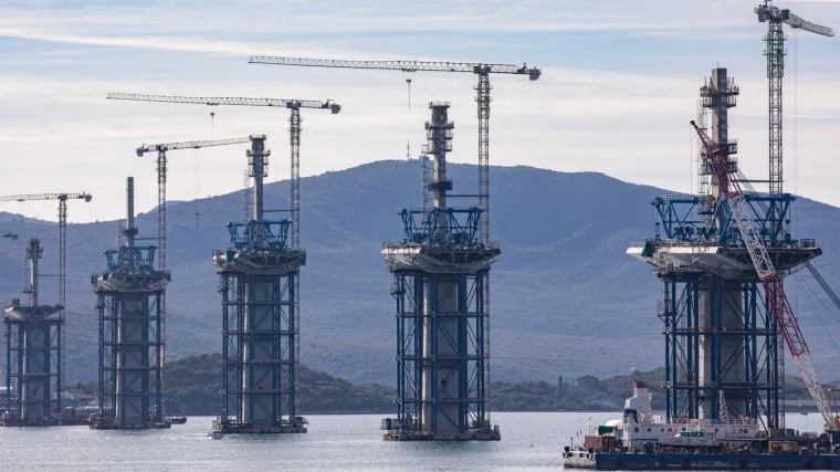 Sutra bi se na Pelje&scaron;kom mostu prvi stup trebao spojiti s kopnom: RTL otkriva hoće li radovi bit gotovi u roku