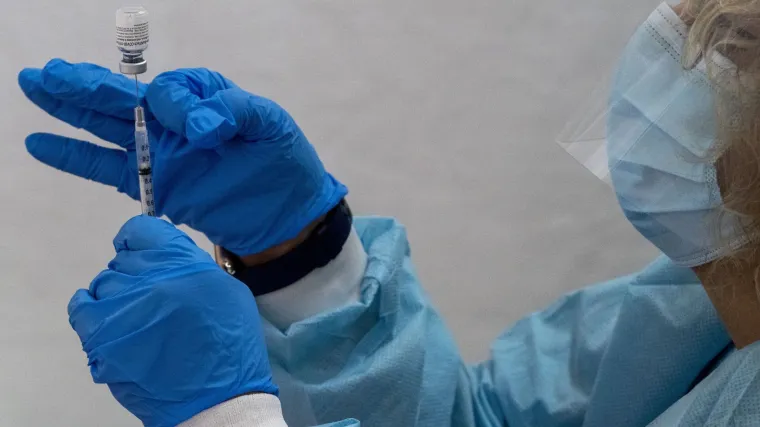 HZJZ objavio naputak o postupanju u pripremi i provedbi cijepljenja: Evo &scaron;to napraviti s vi&scaron;kom doza u načetoj bočici cjepiva