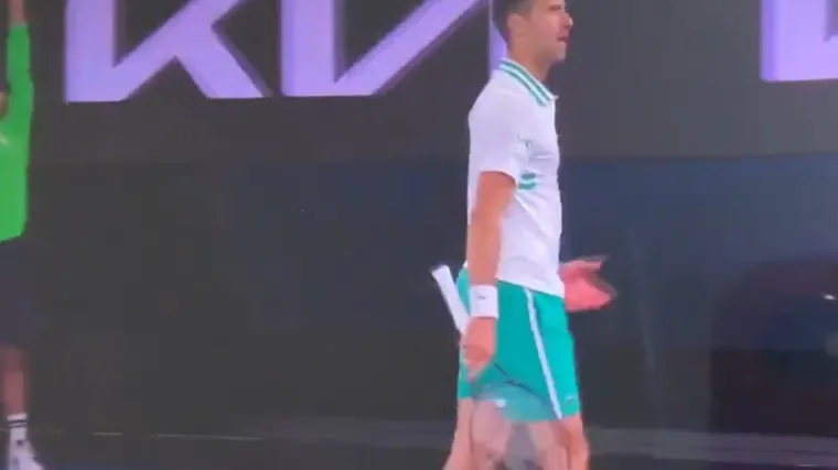 Okrenuo se prema Ivani&scaron;eviću i dru&scaron;tvu pa zaurlao: '&Scaron;ta ka&scaron;lje&scaron; u pi**u materinu, bre'