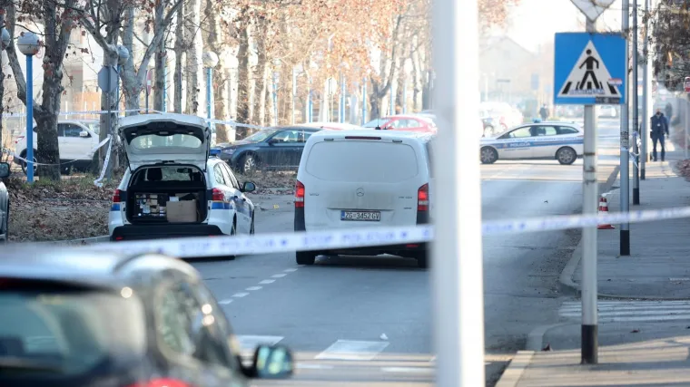 Iza&scaron;ao iz auta, pucao na čovjeka koji je prelazio cestu pa pobjegao