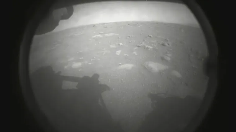 Odu&scaron;evljenje i pljesak u NASA-i: Rover Ustrajnost  uspje&scaron;no je sletio na Mars i odmah poslao prvu fotografiju!