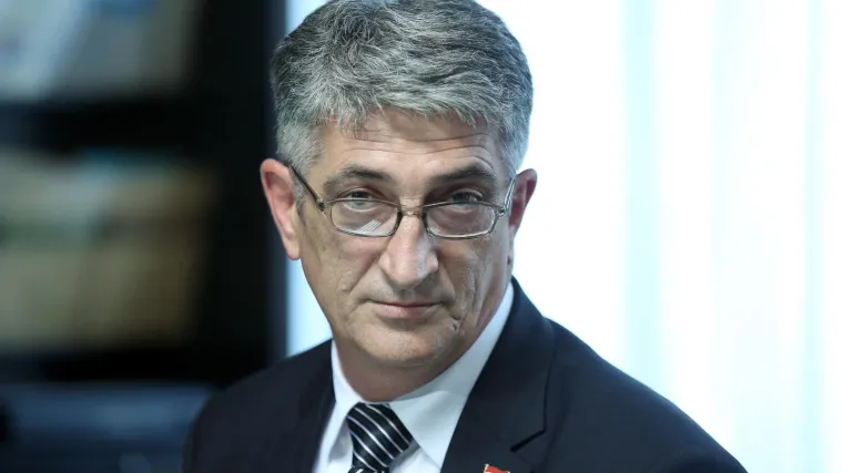 Biv&scaron;i Medvedov pomoćnik koji se opirao uhićenju i razbijao kafić, opet radi za ministarstvo - kao vanjski suradnik