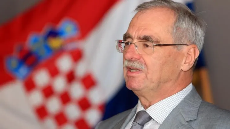 Država je šprice i igle za masovno cijepljenje protiv Covida-19 kupila od HDZ-ovca Andrije Hebranga. Pogledajte koju će cifru dobiti