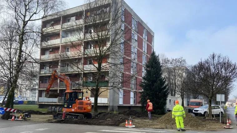 Pobuna u Varaždinu: Građani stali ispred kamiona, a pale su i te&scaron;ke riječi. Sve zbog ru&scaron;enja stabala