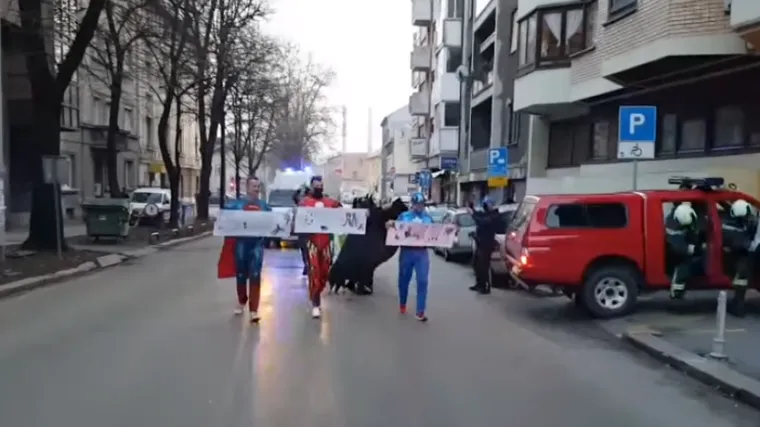Maskirali se u superheroje i čestitali rođendan &scaron;estogodi&scaron;njem Svenu koji je na zračenju